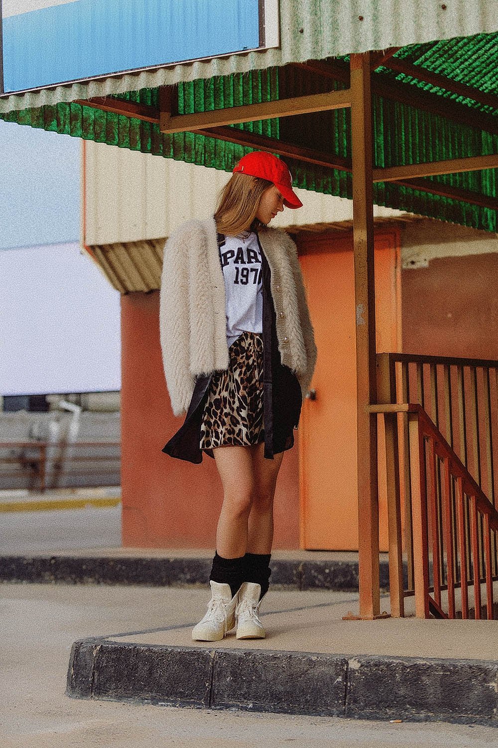 Cropped Jacket in Beige in Fine Fur - Italiqo