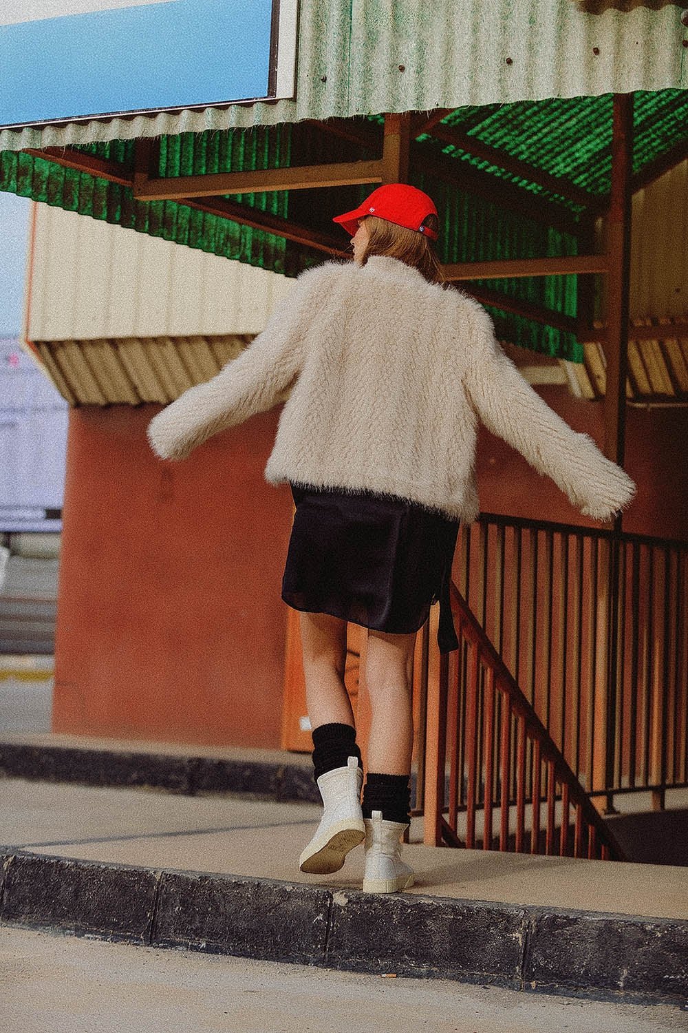 Cropped Jacket in Beige in Fine Fur - Italiqo