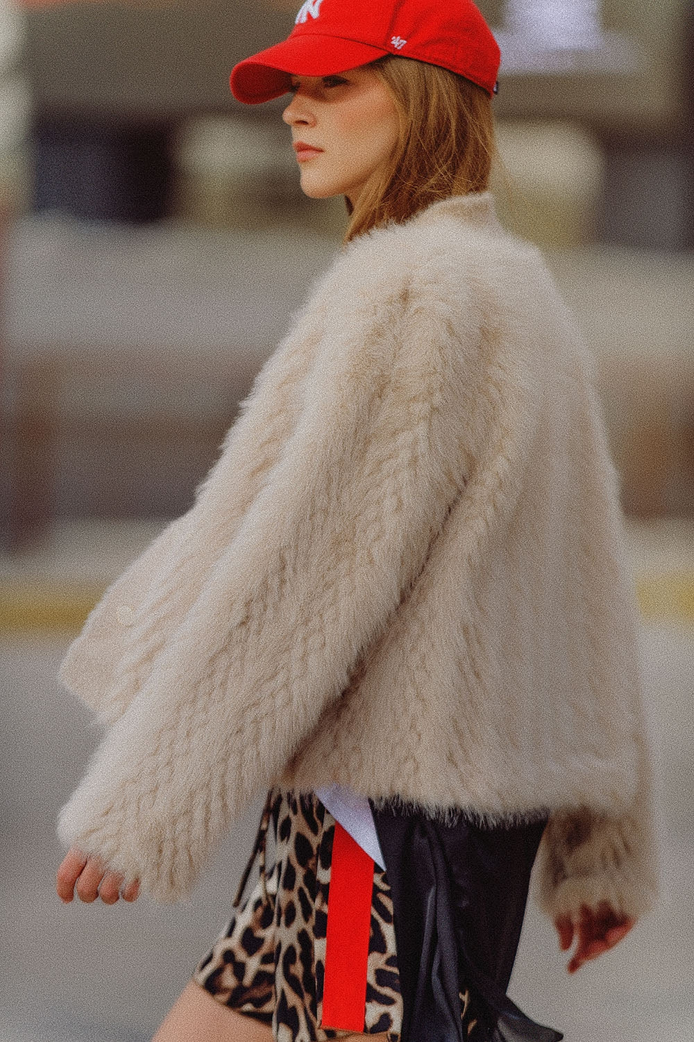 Cropped Jacket in Beige in Fine Fur - Italiqo