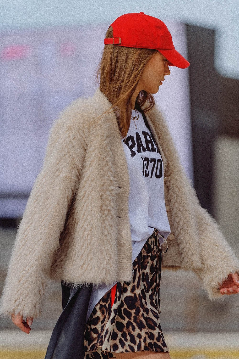 Cropped Jacket in Beige in Fine Fur - Italiqo