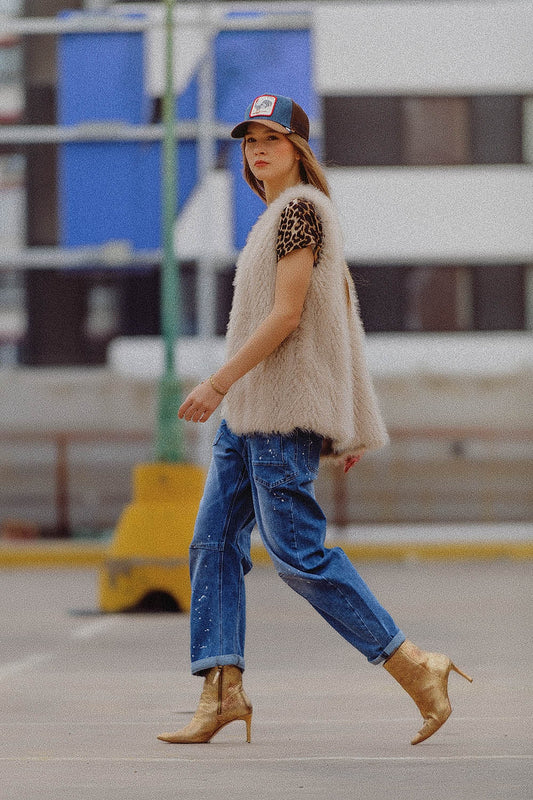 Vest in Beige in Fine Fur - Italiqo
