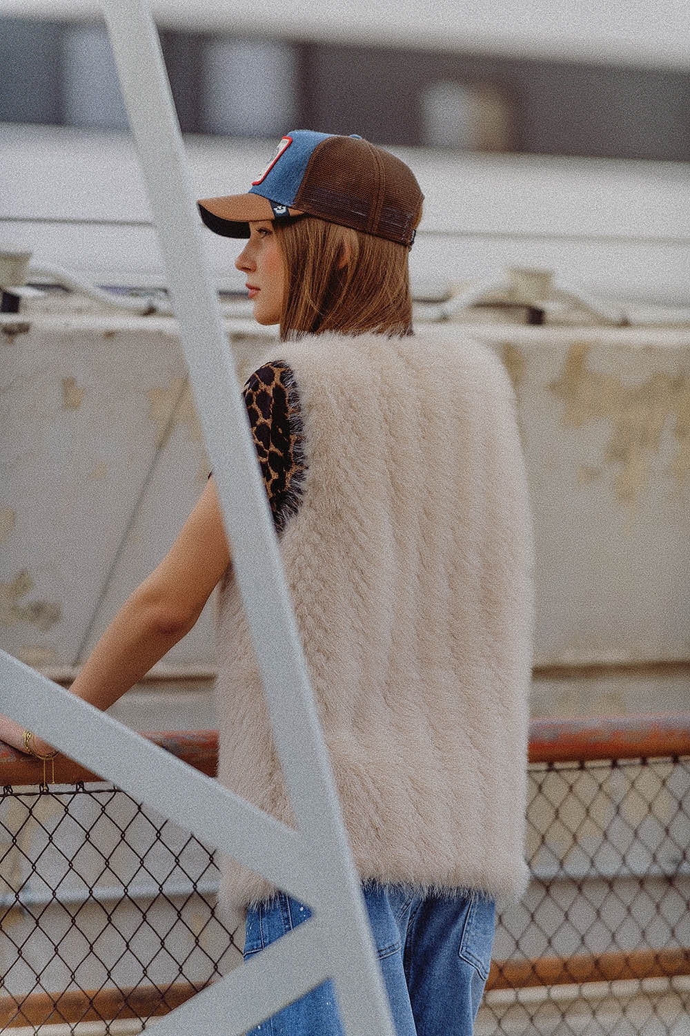 Vest in Beige in Fine Fur - Italiqo