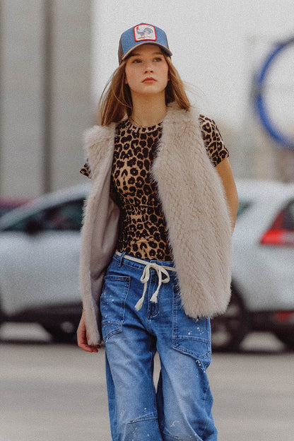 Vest in Beige in Fine Fur - Italiqo